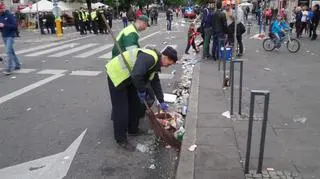 Sprzątanie po hiszpańskich kibicach 