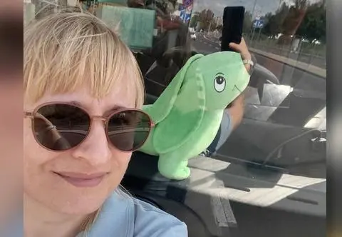 Kara za pluszowego jamnika w autobusie. Jeździ z nim od sześciu lat
