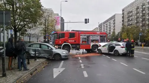 Kolizja na Marszałkowskiej. "Bardzo duże utrudnienia"