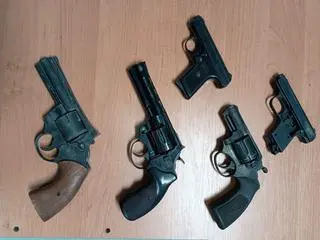 Nielegalna broń i narkotyki na posesji w powiecie grójeckim