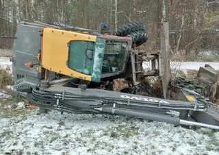 Pijany operator wywrócił koparkę 