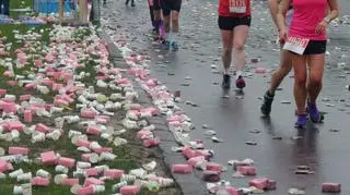 Zaśmiecona trasa maratonu