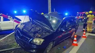 Pijany kierowca uszkodził rogatki i sygnalizator