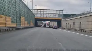 Przez prace na S8 nie ma oznakowania poziomego (zdjęcie z 18.11.2025 r.)