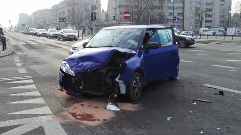 Zderzenie na Grochowie. "Opatrywana jedna z pasażerek"