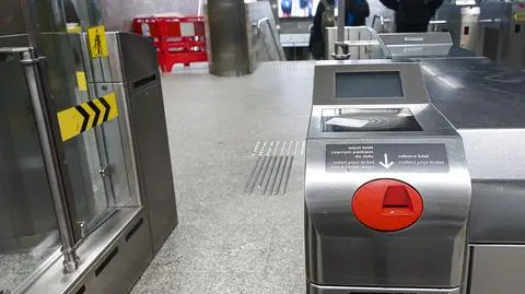 Legitymacja będzie biletem. Ale może być kłopot z otwarciem bramki w metrze
