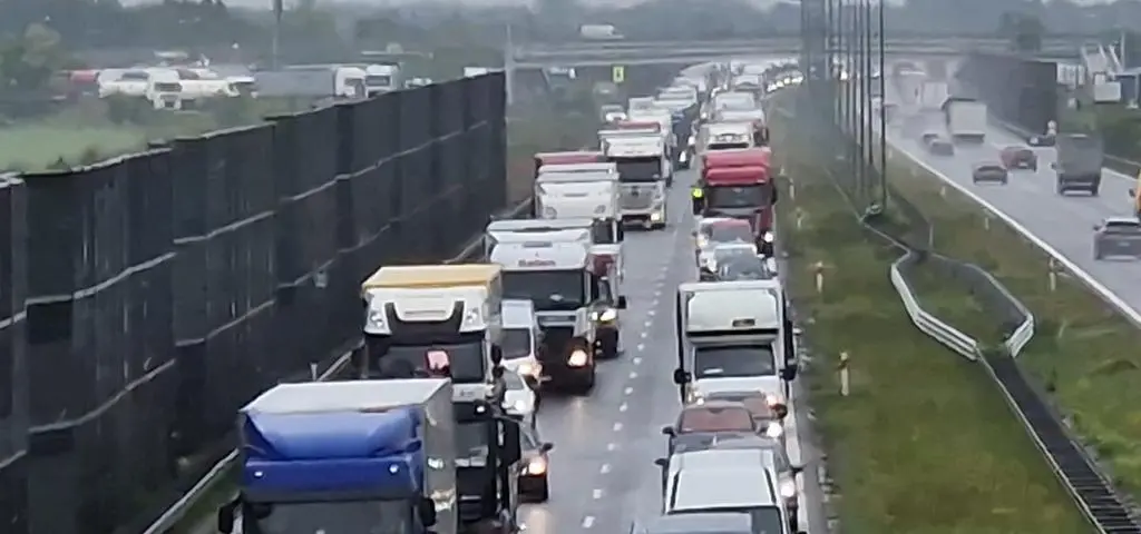 Zderzenie czterech aut i ciężarówki. Kilkanaście kilometrów korka na A2