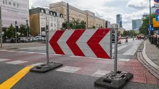 Naprawy jezdni w dwóch dzielnicach i kolejne zmiany na Stegnach
