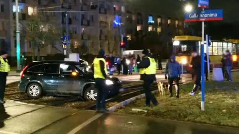 Auto utknęło na torowisku. Cztery linie tramwajowe na objazdach 