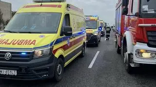 Dachowanie busa na trasie S7 pod Grójcem