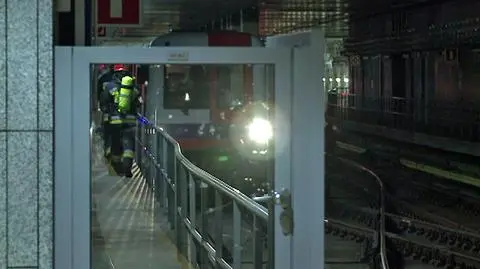Znowu zapach gazu w metrze.  Strażacy na stacji Młociny