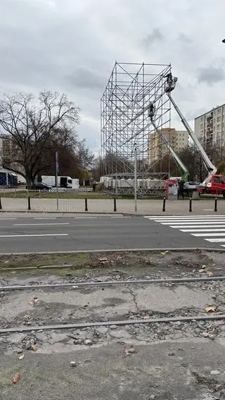 Z Muranowa znika reklama gigant