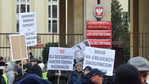 Protest przed siedzibą GDOŚ