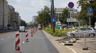 Początek budowy drogi rowerowej w alei "Solidarności"