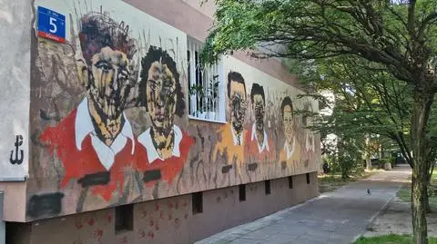 Zniszczony mural upamiętniający bohaterów powstanie w getcie warszawskim 