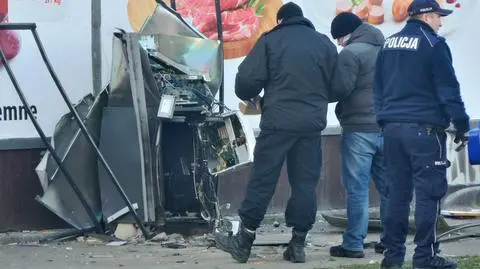 Wysadzili bankomat. "Elementy rozrzucone w promieniu kilkunastu metrów"