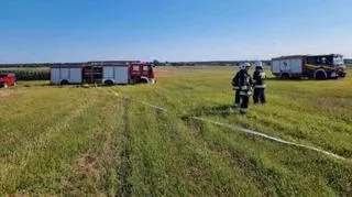 Śmigłowiec po awaryjnym lądowaniu jest mocno uszkodzony