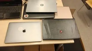 Przedmioty i samochody zabezpieczone przez policjantów