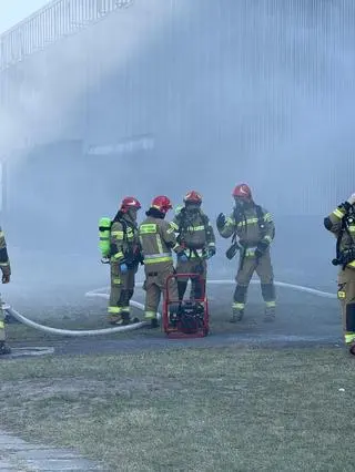 Pożar w hali przy Modlińskiej