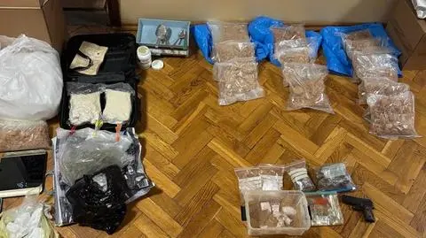 Narkotyki, papierosy i broń w domu 67-latka