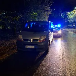 Policjanci zatrzymali do kontroli kierowcę renault 