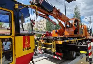 Podnosili tramwaj i wyciągali rannego. Ćwiczenia na nowej pętli