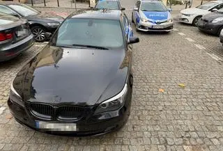 Z "piskiem" i zakazami wprost policyjnej celi