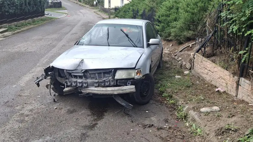 Wjechał w ogrodzenie i uciekł. W Polsce przebywał nielegalnie, nie miał prawa jazdy