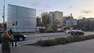 Obok stanął drugi wielki billboard