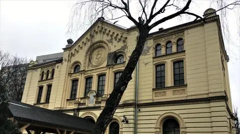 Po dachu przyszedł czas na elewację synagogi Nożyków