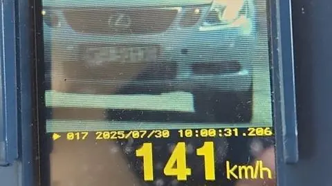 7,5 tysiąca złotych mandatów i wizyta w sądzie to konsekwencje przejażdżki kierowcy lexusa