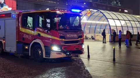 Strażacy na stacji metra Centrum