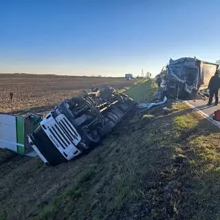 Zderzenie dwóch ciężarówek