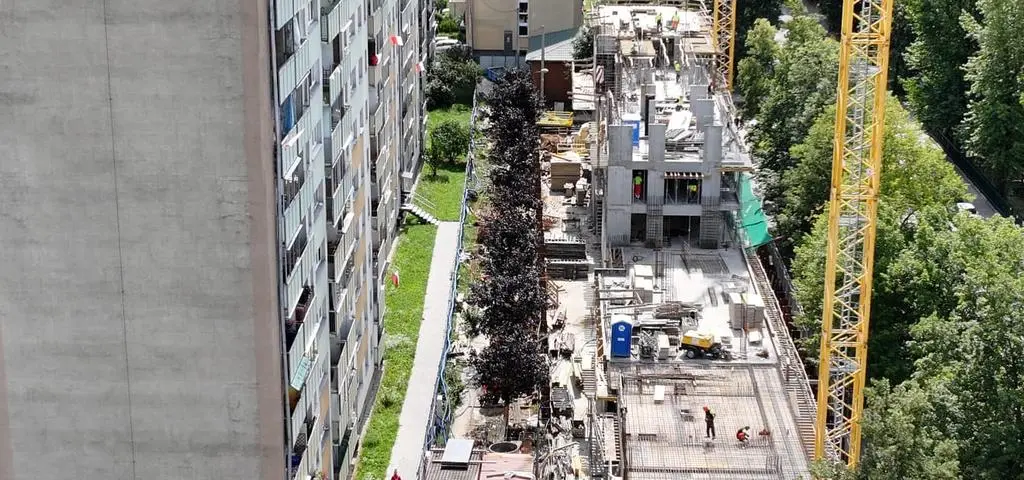 Nowy blok tuż pod oknami, milionowe długi i transakcje, którym przygląda się prokurator