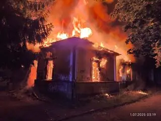 Pożar opuszczonych budynków szpitala w Ząbkach 