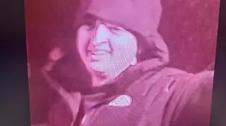 Policja publikuje wizerunek osób, które używały środki pirotechniczne na Marszu Niepodległości