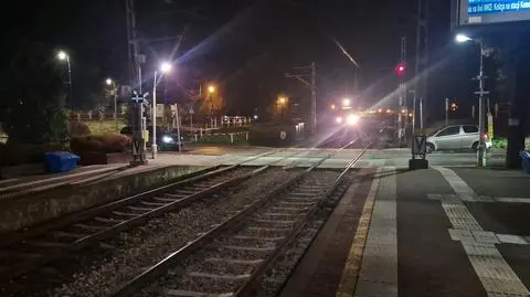 Do zdarzenia doszło na przejeździe kolejowym w Komorowie