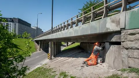 Prace drogowców na wolskich wiaduktach