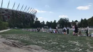 Kolejka na Stadion Narodowy na którym wystąpi Taylor Swift