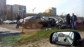 Mercedes wpadł na parking