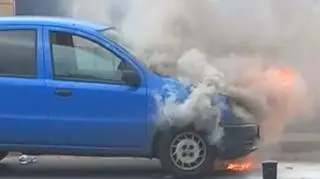 Pożar samochodu przy ulicy Grochowskiej