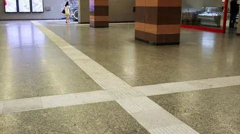 "Kto się na nich choć raz nie poślizgnął, niech pierwszy rzuci kamieniem". Zmiany w metrze 