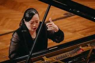 Shiori Kuwahara