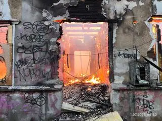 Pożar opuszczonych budynków szpitala w Ząbkach 