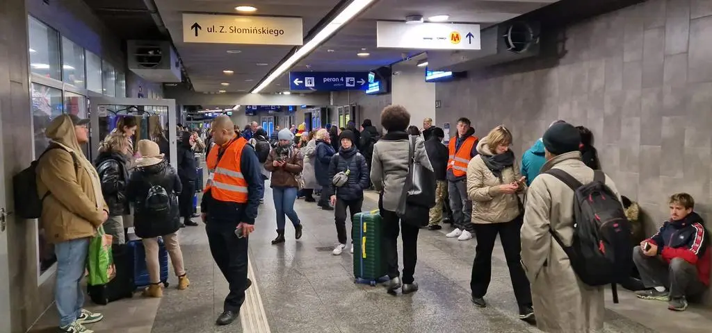 Metro częściowo nie kursuje. Sprawdziliśmy, jak radzą sobie pasażerowie
