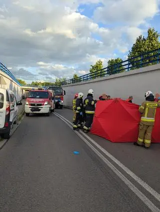 Wypadek nastolatek jadących na elektrycznej hulajnodze
