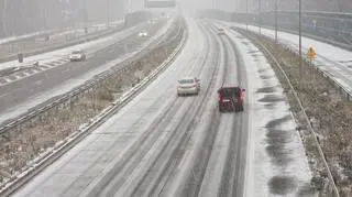 Opady śniegu w niedzielny poranek