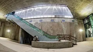 Tunel tramwajowy zyskuje "podłogę". Na powierzchni powstała połowa "gwiazdy"