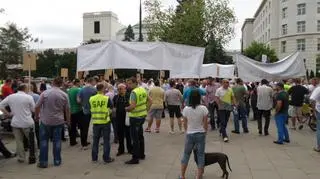 Przemarsz manifestujących taksówkarzy