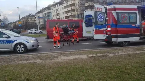 Dwa wypadki i czołowe zderzenie rowerzystów. Feralna seria w alei KEN